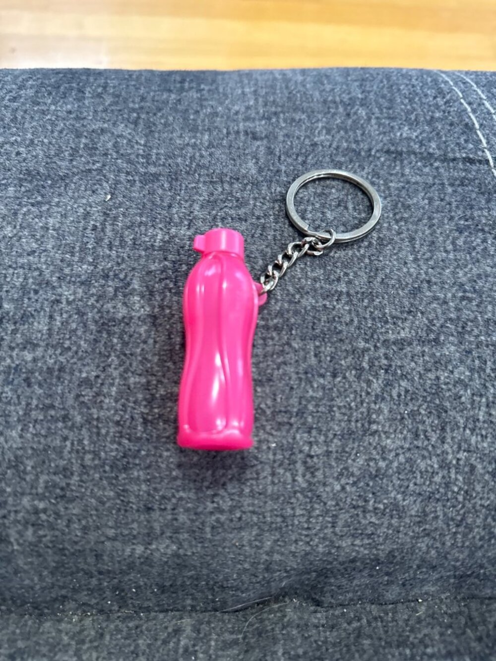 TUPPERWARE  Keychain Bright Pink